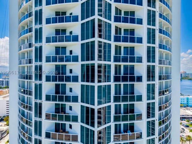 2-bedroom condo for sale in Sunny Isles Beach - 18001 Collins Ave 2209 - MondialRealty