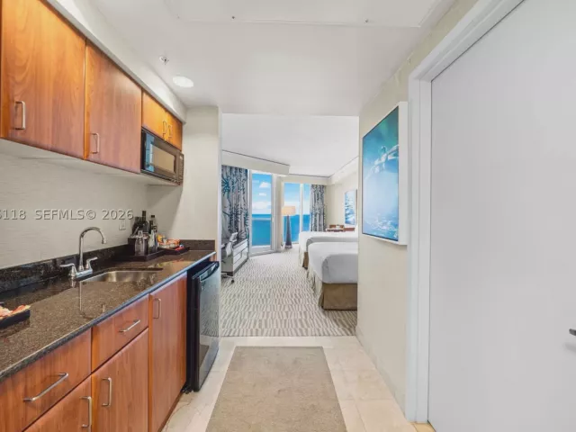 2-bedroom condo for sale in Sunny Isles Beach - 18001 Collins Ave 2209 - MondialRealty