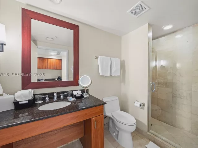 2-bedroom condo for sale in Sunny Isles Beach - 18001 Collins Ave 2209 - MondialRealty