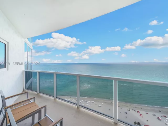 2-bedroom condo for sale in Sunny Isles Beach - 18001 Collins Ave 2209 - MondialRealty