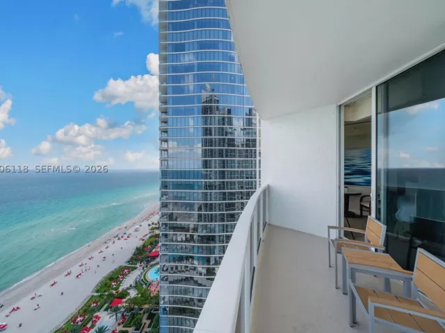 2-bedroom condo for sale in Sunny Isles Beach - 18001 Collins Ave 2209 - MondialRealty