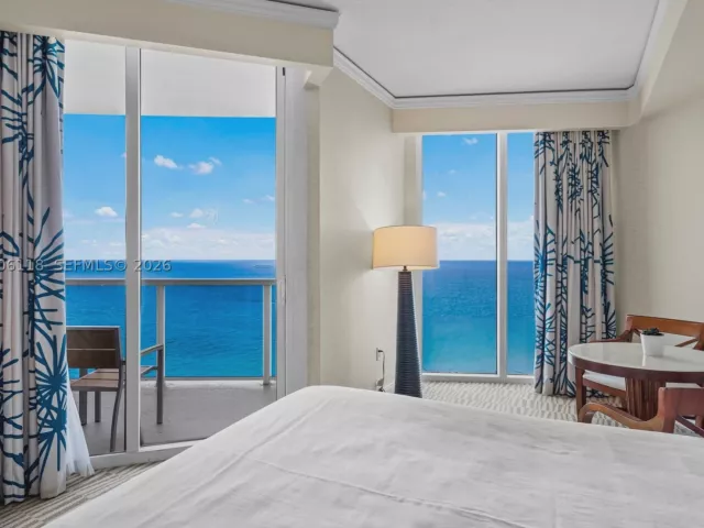 2-bedroom condo for sale in Sunny Isles Beach - 18001 Collins Ave 2209 - MondialRealty