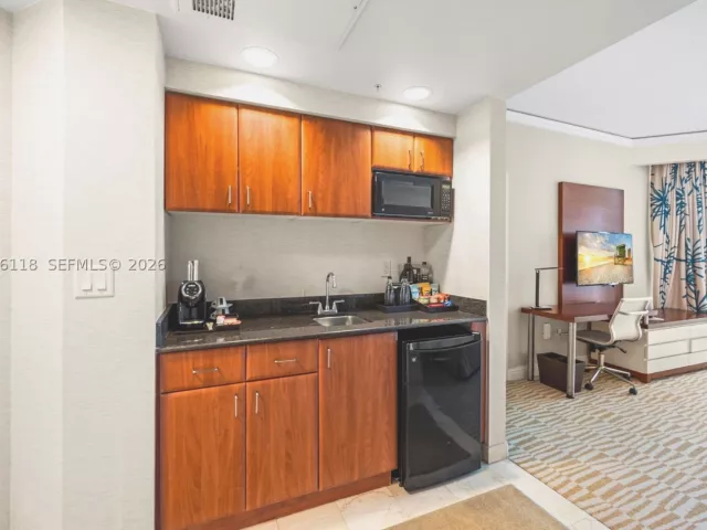 2-bedroom condo for sale in Sunny Isles Beach - 18001 Collins Ave 2209 - MondialRealty