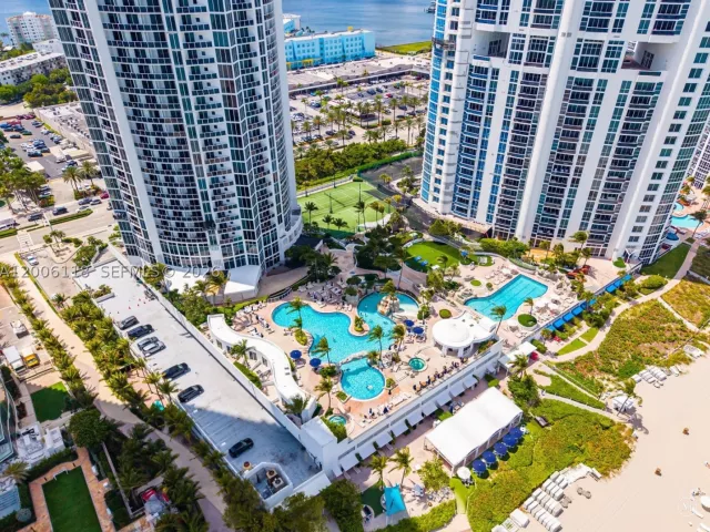 2-bedroom condo for sale in Sunny Isles Beach - 18001 Collins Ave 2209 - MondialRealty