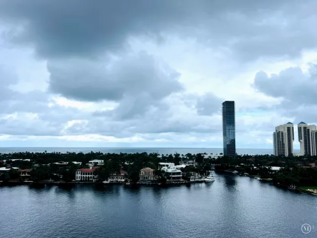 2-bedroom condo for rent in Aventura - 19707 Turnberry Way 12e - MondialRealty