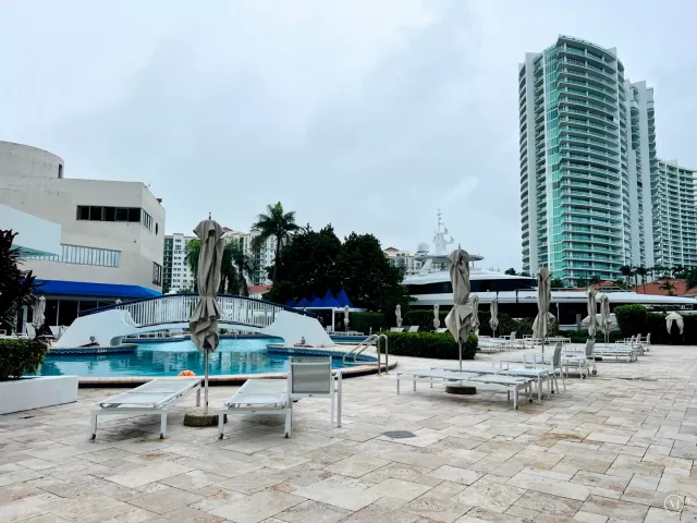2-bedroom condo for rent in Aventura - 19707 Turnberry Way 12e - MondialRealty