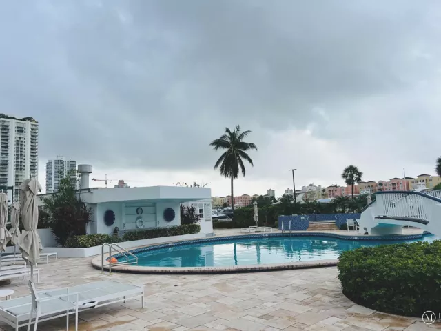 2-bedroom condo for rent in Aventura - 19707 Turnberry Way 12e - MondialRealty