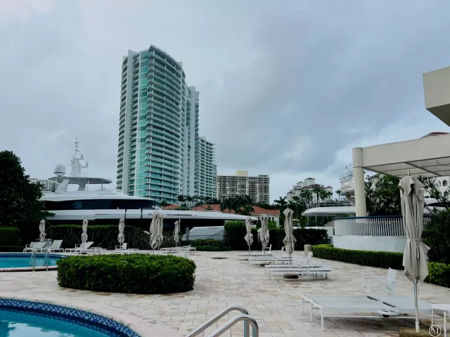 2-bedroom condo for rent in Aventura - 19707 Turnberry Way 12e - MondialRealty