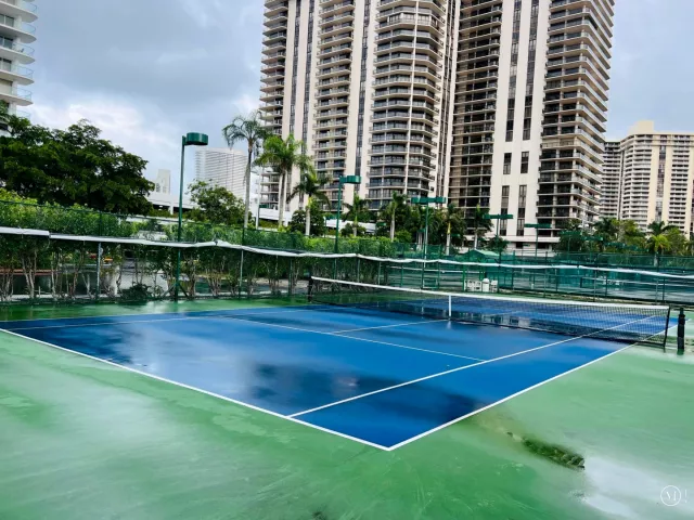 2-bedroom condo for rent in Aventura - 19707 Turnberry Way 12e - MondialRealty