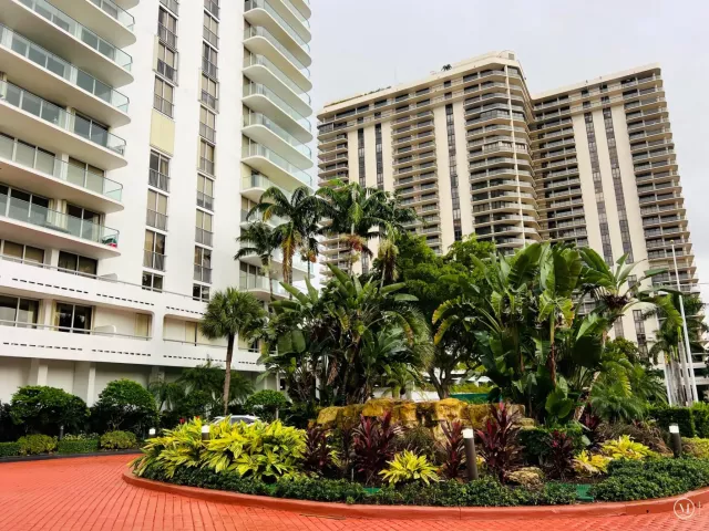 2-bedroom condo for rent in Aventura - 19707 Turnberry Way 12e - MondialRealty