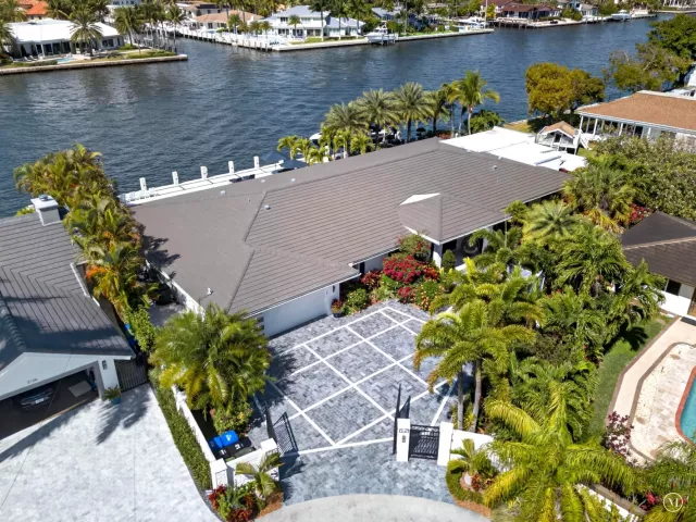 5-bedroom home for rent in Fort Lauderdale - 3109 NE 42nd Court - MondialRealty