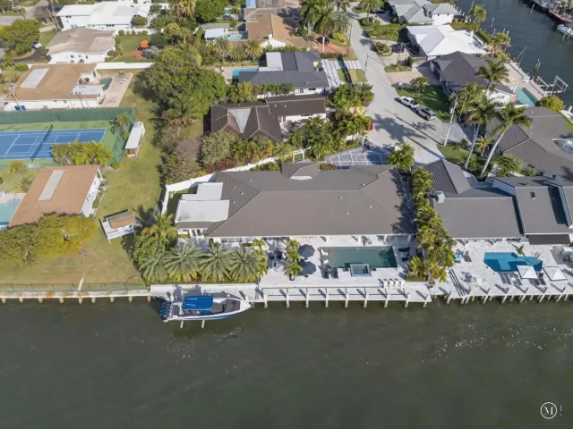 5-bedroom home for rent in Fort Lauderdale - 3109 NE 42nd Court - MondialRealty