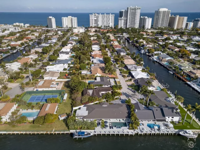 5-bedroom home for rent in Fort Lauderdale - 3109 NE 42nd Court - MondialRealty