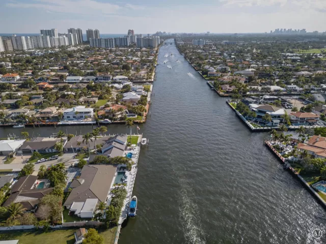 5-bedroom home for rent in Fort Lauderdale - 3109 NE 42nd Court - MondialRealty
