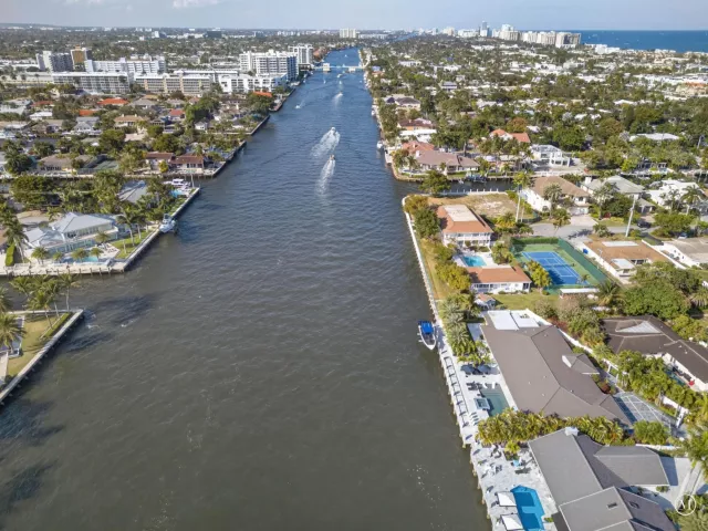 5-bedroom home for rent in Fort Lauderdale - 3109 NE 42nd Court - MondialRealty