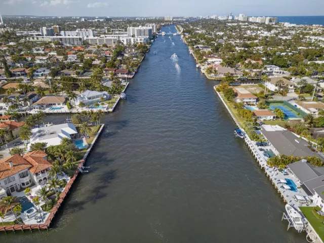5-bedroom home for rent in Fort Lauderdale - 3109 NE 42nd Court - MondialRealty