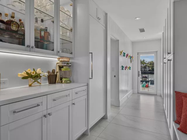 5-bedroom home for rent in Fort Lauderdale - 3109 NE 42nd Court - MondialRealty