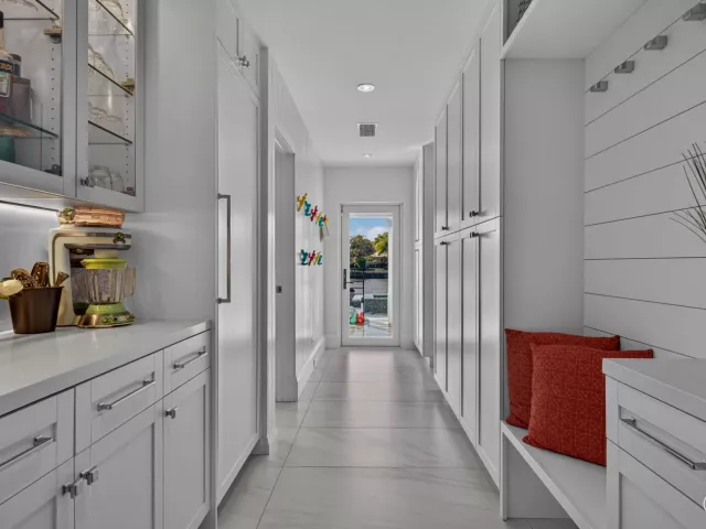 5-bedroom home for rent in Fort Lauderdale - 3109 NE 42nd Court - MondialRealty