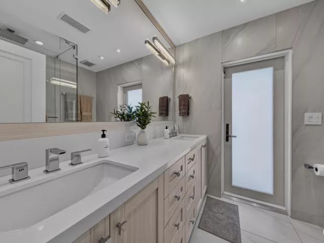 5-bedroom home for rent in Fort Lauderdale - 3109 NE 42nd Court - MondialRealty