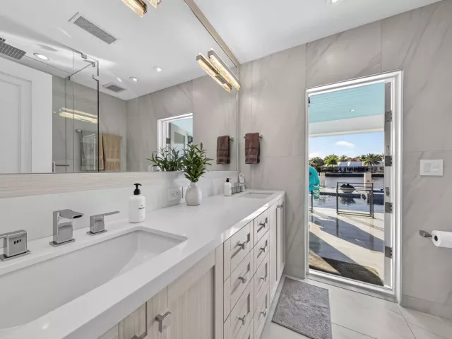 5-bedroom home for rent in Fort Lauderdale - 3109 NE 42nd Court - MondialRealty