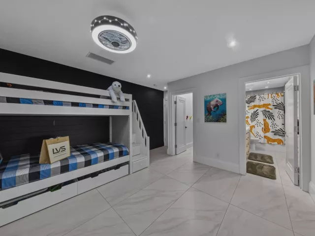 5-bedroom home for rent in Fort Lauderdale - 3109 NE 42nd Court - MondialRealty