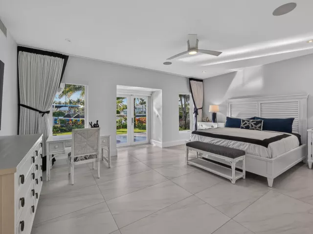 5-bedroom home for rent in Fort Lauderdale - 3109 NE 42nd Court - MondialRealty