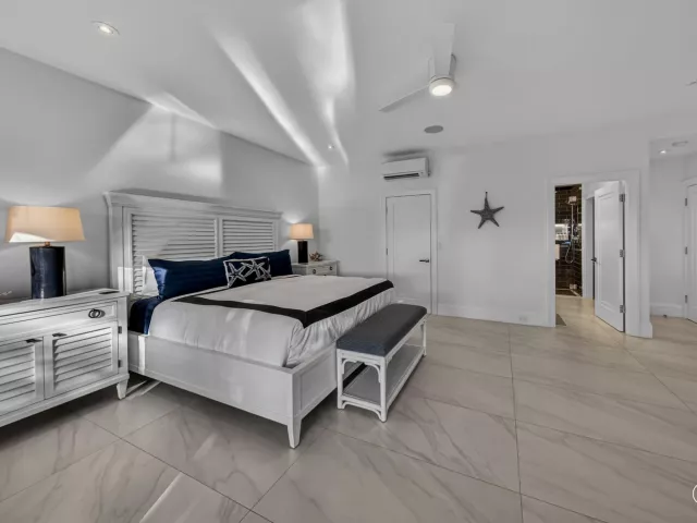 5-bedroom home for rent in Fort Lauderdale - 3109 NE 42nd Court - MondialRealty