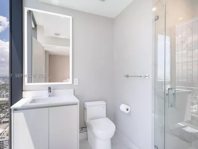 4-bedroom condo for sale in Miami - 700 NE 24th ST 5407 - MondialRealty