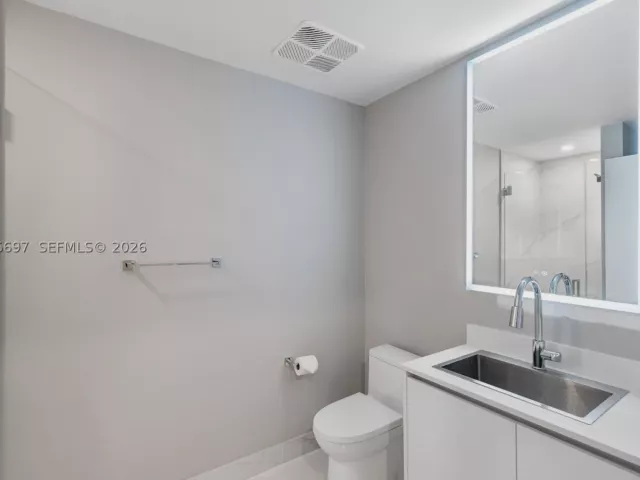 4-bedroom condo for sale in Miami - 700 NE 24th ST 5407 - MondialRealty