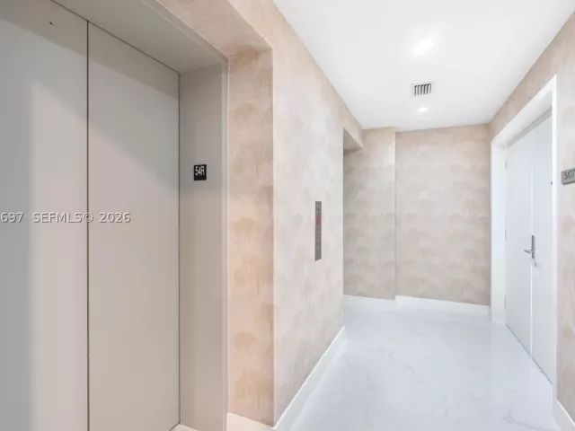 4-bedroom condo for sale in Miami - 700 NE 24th ST 5407 - MondialRealty