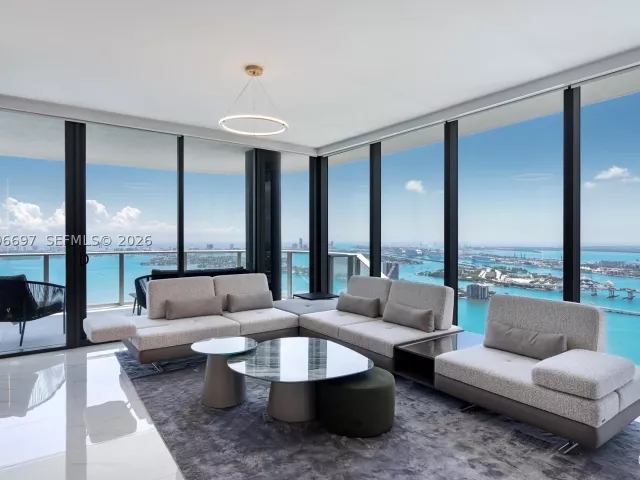 4-bedroom condo for sale in Miami - 700 NE 24th ST 5407 - MondialRealty