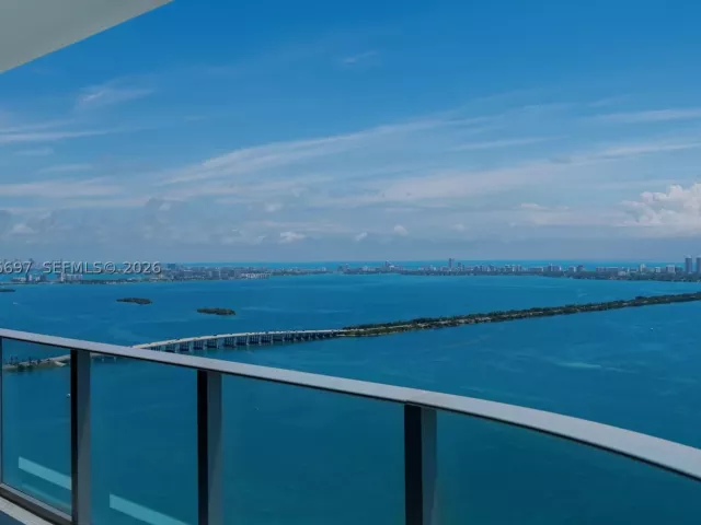 4-bedroom condo for sale in Miami - 700 NE 24th ST 5407 - MondialRealty