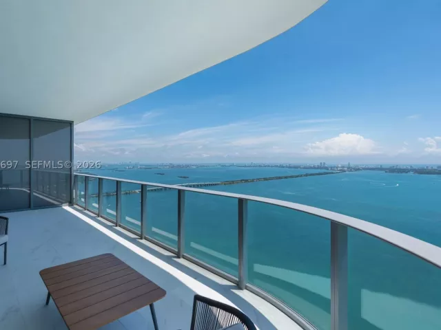 4-bedroom condo for sale in Miami - 700 NE 24th ST 5407 - MondialRealty