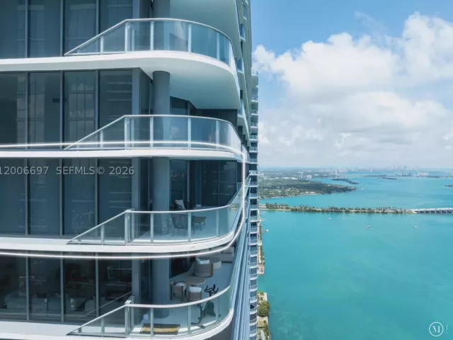 4-bedroom condo for sale in Miami - 700 NE 24th ST 5407 - MondialRealty