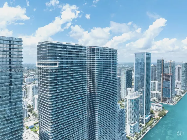 4-bedroom condo for sale in Miami - 700 NE 24th ST 5407 - MondialRealty