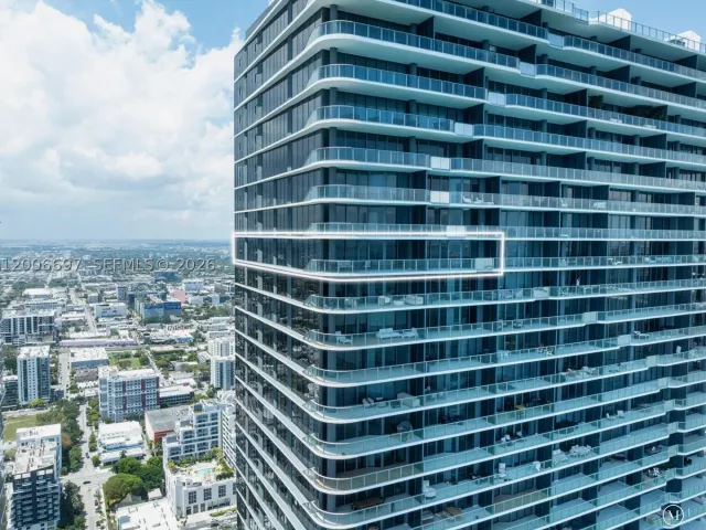 4-bedroom condo for sale in Miami - 700 NE 24th ST 5407 - MondialRealty