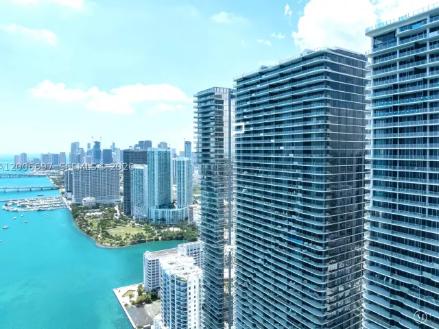 4-bedroom condo for sale in Miami - 700 NE 24th ST 5407 - MondialRealty