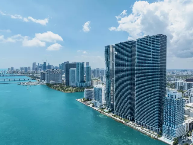 4-bedroom condo for sale in Miami - 700 NE 24th ST 5407 - MondialRealty