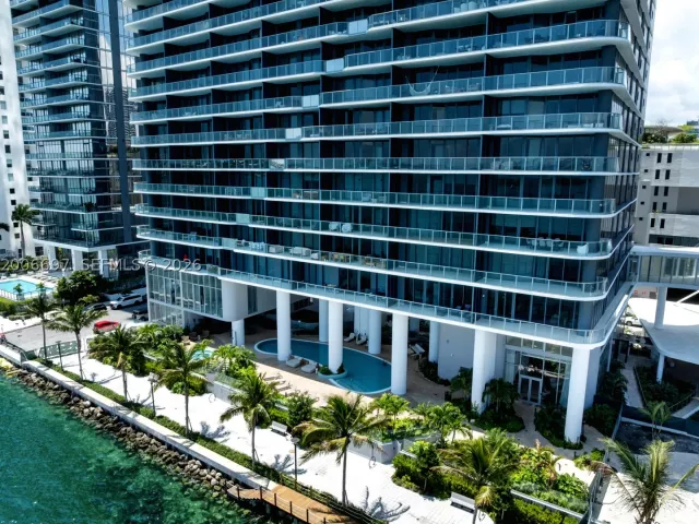 4-bedroom condo for sale in Miami - 700 NE 24th ST 5407 - MondialRealty