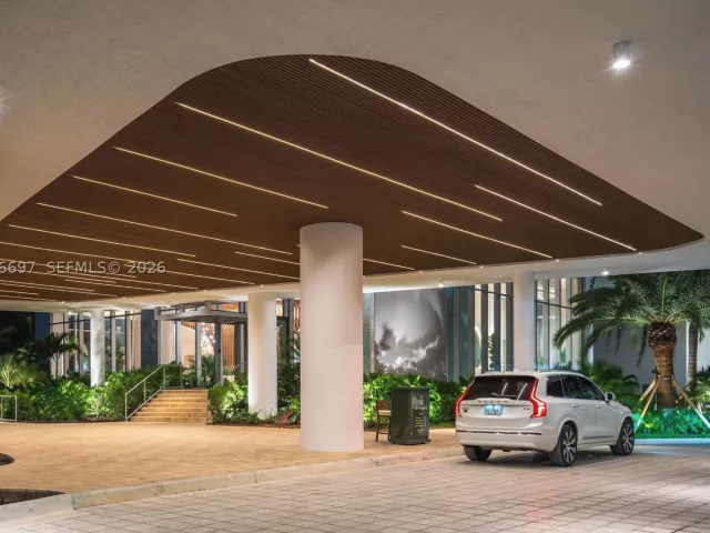 4-bedroom condo for sale in Miami - 700 NE 24th ST 5407 - MondialRealty