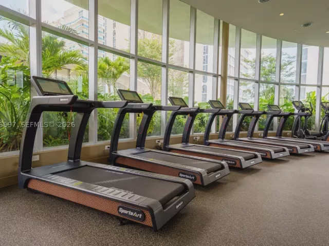 4-bedroom condo for sale in Miami - 700 NE 24th ST 5407 - MondialRealty