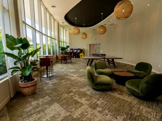 4-bedroom condo for sale in Miami - 700 NE 24th ST 5407 - MondialRealty