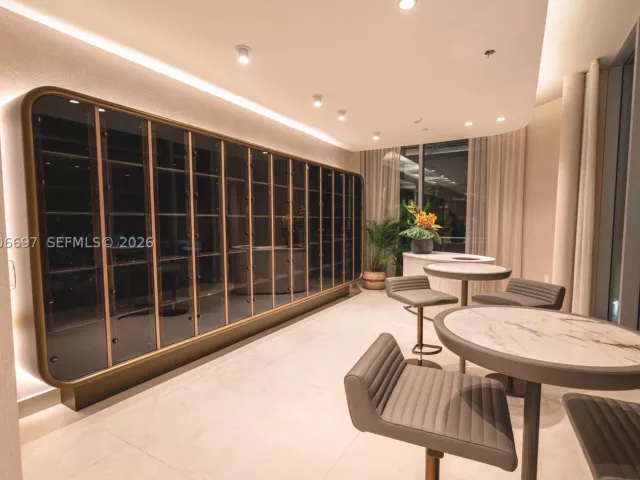 4-bedroom condo for sale in Miami - 700 NE 24th ST 5407 - MondialRealty