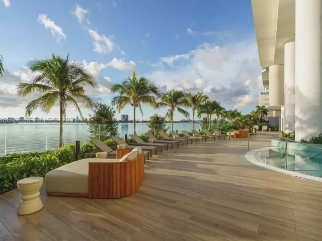4-bedroom condo for sale in Miami - 700 NE 24th ST 5407 - MondialRealty