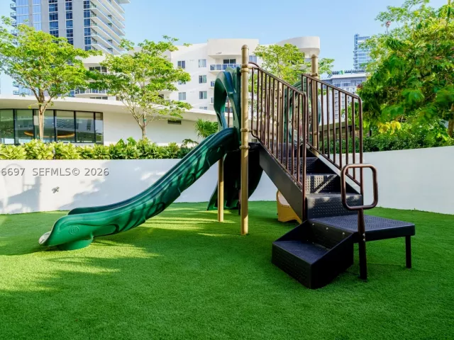4-bedroom condo for sale in Miami - 700 NE 24th ST 5407 - MondialRealty