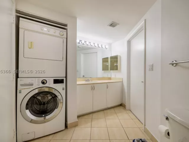 2-bedroom condo for sale in Miami - 1750 N Bayshore Dr 3801 - MondialRealty