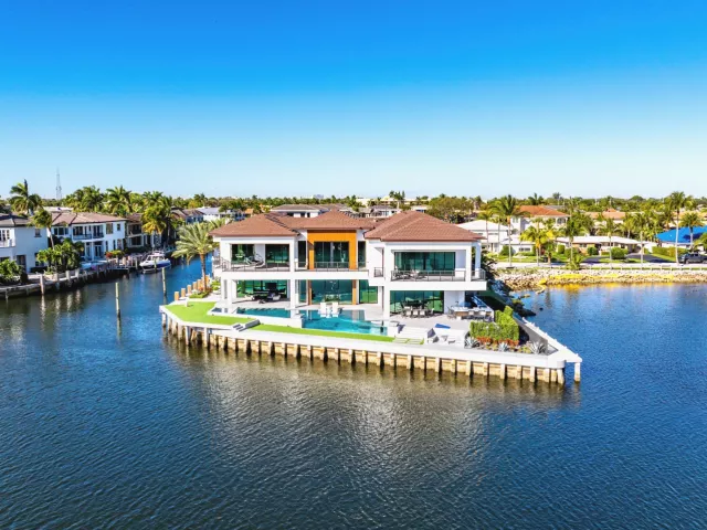7-bedroom home for rent in Boca Raton - 2934 NE 8th Avenue A - MondialRealty