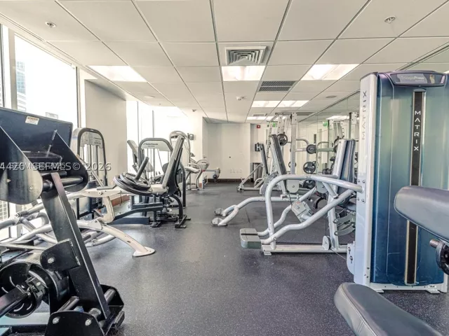 3-bedroom condo for rent in Miami - 31 SE 5th St 4121 - MondialRealty