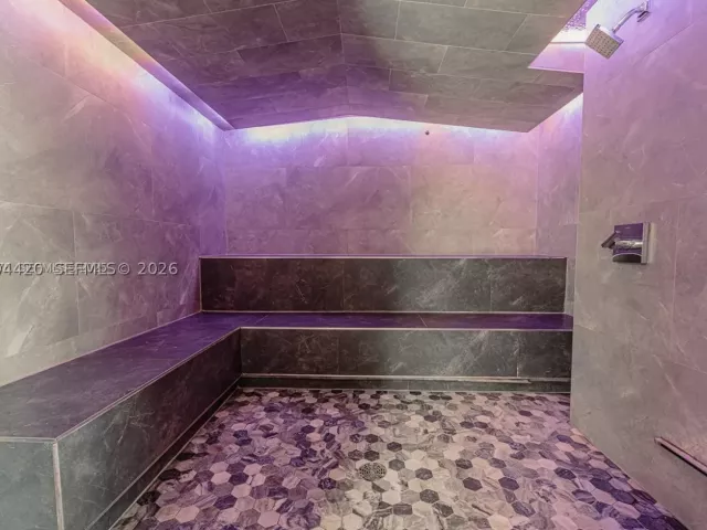 3-bedroom condo for rent in Miami - 31 SE 5th St 4121 - MondialRealty