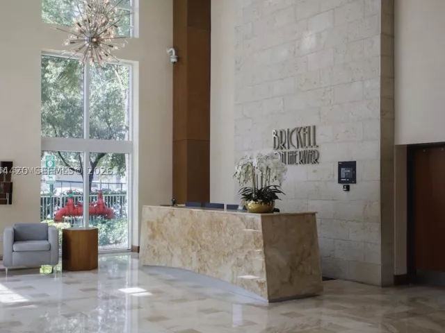 3-bedroom condo for rent in Miami - 31 SE 5th St 4121 - MondialRealty